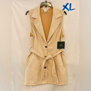 Cozy Casual Women's Cream Sleeveless Coat